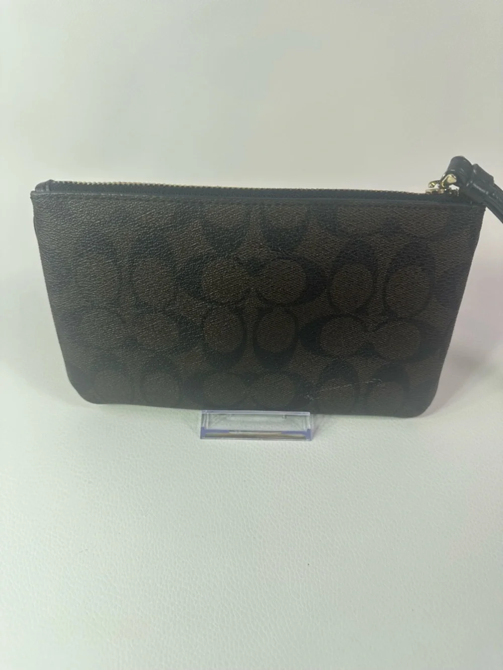 Pre-ownedCoach Brown/Black Signature Zip Wristlet with Gold Hardware - Picture 3 of 4